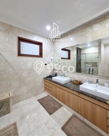 For Sale! Luxury House LT 309m2 Desain Elegan di Pondok Indah For Sale! Luxury House LT 309m2 Desain Elegan di Pondok Indah