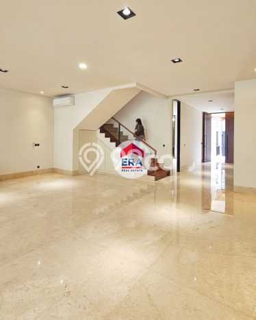 For Sale! Premium House LT 569m2 Desain Elegan di Kemang For Sale! Premium House LT 569m2 Desain Elegan di Kemang
