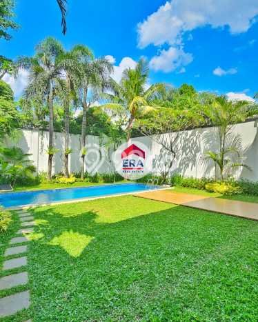 For Sale! Premium House LT 569m2 Desain Elegan di Kemang For Sale! Premium House LT 569m2 Desain Elegan di Kemang