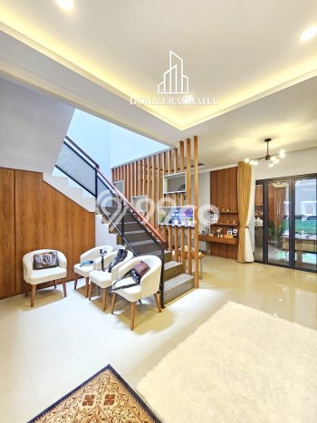 Hunian Elit LB 200m2 Siap Pakai Desain Elegan di Pondok Indah, Jakarta Selatan Hunian Elit LB 200m2 Siap Pakai Desain Elegan di Pondok Indah, Jakarta Selatan