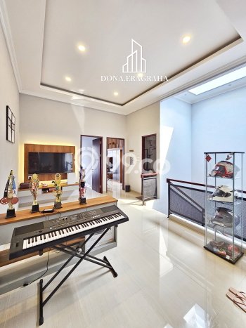 Hunian Elit LB 200m2 Siap Pakai Desain Elegan di Pondok Indah, Jakarta Selatan Hunian Elit LB 200m2 Siap Pakai Desain Elegan di Pondok Indah, Jakarta Selatan