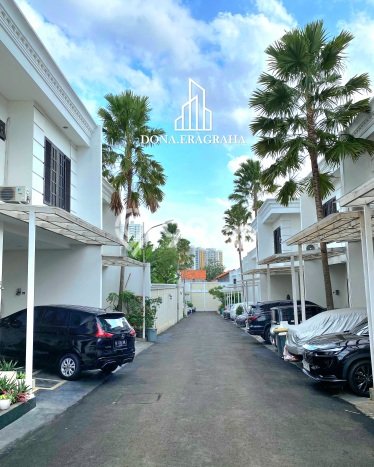 Rumah Elit Modern Tanpa Renovasi di Lebak Bulus Jakarta Selatan Rumah Elit Modern Tanpa Renovasi di Lebak Bulus Jakarta Selatan