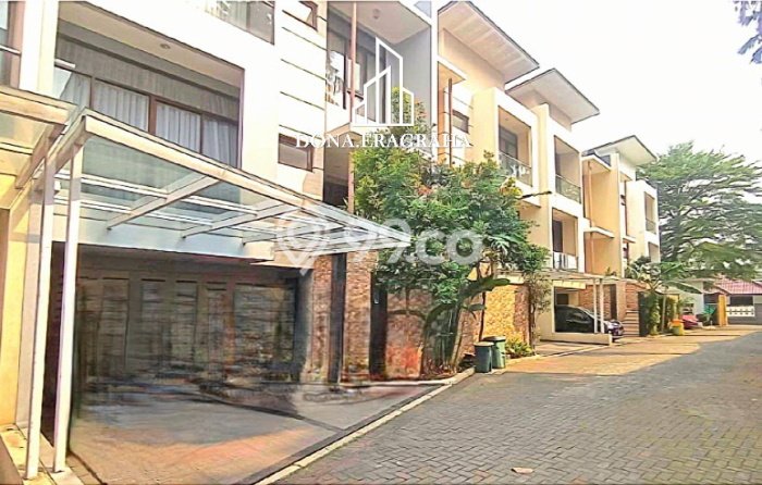 Rumah Elit Modern Tanpa Renovasi di Lebak Bulus Jakarta Selatan Rumah Elit Modern Tanpa Renovasi di Lebak Bulus Jakarta Selatan
