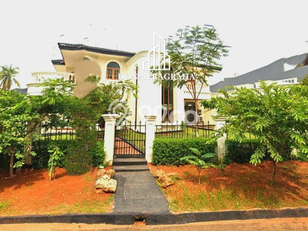 Rumah Luxury Modern Tanpa Renovasi di Pondok Indah Jakarta Selatan Rumah Luxury Modern Tanpa Renovasi di Pondok Indah Jakarta Selatan
