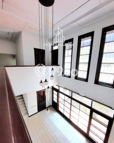 Hunian Mewah LB 250m2 Siap Pakai Desain Elegan di Pondok Indah, Jakarta Selatan Hunian Mewah LB 250m2 Siap Pakai Desain Elegan di Pondok Indah, Jakarta Selatan