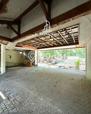 NEW LISTING! Rumah Premium di Kebayoran Lama, LT 712m² Bangunan 500m² NEW LISTING! Rumah Premium di Kebayoran Lama, LT 712m² Bangunan 500m²