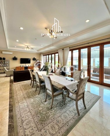 Dijual Rumah Luas Elegan Dengan View Cantik di Kemang, Jakarta Selatan Dijual Rumah Luas Elegan Dengan View Cantik di Kemang, Jakarta Selatan