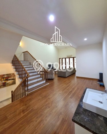 For Sale! Luxury House LT 309m2 Desain Elegan di Pondok Indah For Sale! Luxury House LT 309m2 Desain Elegan di Pondok Indah
