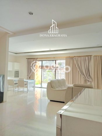 Rumah Elit Modern Tanpa Renovasi di Lebak Bulus Jakarta Selatan Rumah Elit Modern Tanpa Renovasi di Lebak Bulus Jakarta Selatan