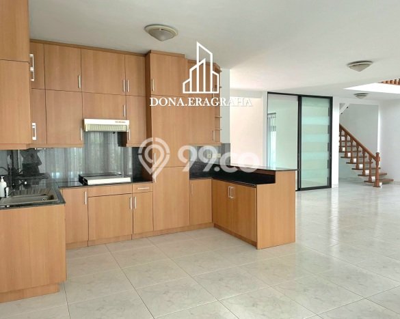 Rumah Bagus Disewakan di Pondok Indah, Jakarta Selatan LT 452m2, LB 350m2 Rumah Bagus Disewakan di Pondok Indah, Jakarta Selatan LT 452m2, LB 350m2