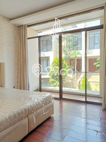 Rumah Elit Modern Tanpa Renovasi di Lebak Bulus Jakarta Selatan Rumah Elit Modern Tanpa Renovasi di Lebak Bulus Jakarta Selatan