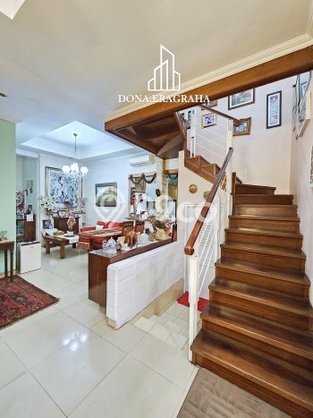 Rumah 4 KT 3 KM di Kawasan Bintaro, Jakarta Selatan Rumah 4 KT 3 KM di Kawasan Bintaro, Jakarta Selatan