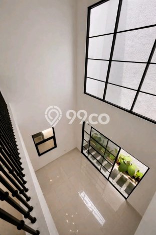 Dijual Rumah Premium dengan Fasilitas Sekitar Lengkap di Rungkut, Surabaya Dijual Rumah Premium dengan Fasilitas Sekitar Lengkap di Rungkut, Surabaya