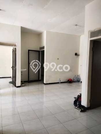 Rumah di Rungkut, Akses ke Stasiun, 3 KT, Luas 250m2m² Bangunan 165m2m² Rumah di Rungkut, Akses ke Stasiun, 3 KT, Luas 250m2m² Bangunan 165m2m²