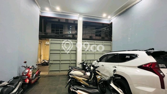 Rumah Strategis Modern Lb 300m2 di Penjaringan, Jakarta Utara Rumah Strategis Modern Lb 300m2 di Penjaringan, Jakarta Utara