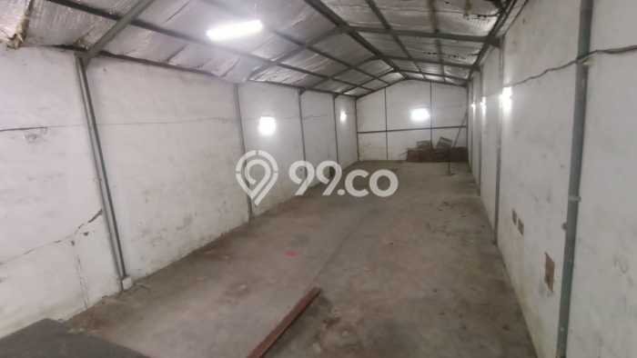 For Rent Gudang Premium di Margomulyo, Luas 360m², Lokasi Ramai For Rent Gudang Premium di Margomulyo, Luas 360m², Lokasi Ramai