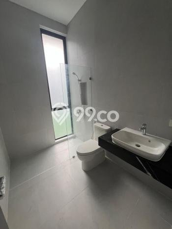 Rumah PREMIUM area , Surabaya, LT 210m2m² LB 284m2m² HARGA TERBAIK! Rumah PREMIUM area , Surabaya, LT 210m2m² LB 284m2m² HARGA TERBAIK!