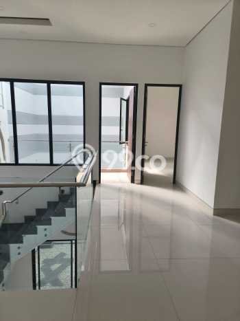 Hunian Mewah Dijual LT 147m2 di Dukuh Pakis, Surabaya Hunian Mewah Dijual LT 147m2 di Dukuh Pakis, Surabaya