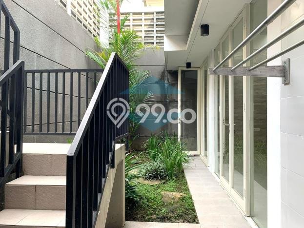 Rumah Luxury Modern Tanpa Renovasi di Citraland Surabaya Rumah Luxury Modern Tanpa Renovasi di Citraland Surabaya