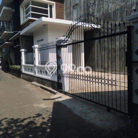 Area Ramai! Komersial Dijual di Pandaan untuk Bisnis Luas Bangunan 1200m2 Area Ramai! Komersial Dijual di Pandaan untuk Bisnis Luas Bangunan 1200m2
