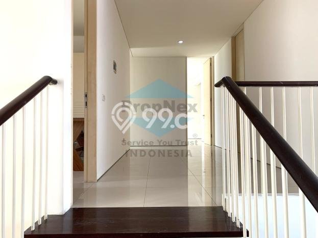 Rumah Luxury Modern Tanpa Renovasi di Citraland Surabaya Rumah Luxury Modern Tanpa Renovasi di Citraland Surabaya