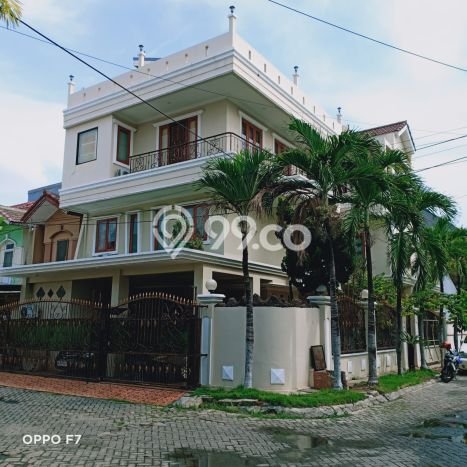 Rumah Strategis di Pusat Kota Taman Palem, Jakarta Barat - 5 Kamar Tidur Rumah Strategis di Pusat Kota Taman Palem, Jakarta Barat - 5 Kamar Tidur