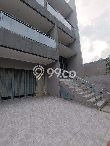 Rumah Mewah LB 450m2 Siap Pakai Desain Elegan di Taman Surya, Jakarta Barat Rumah Mewah LB 450m2 Siap Pakai Desain Elegan di Taman Surya, Jakarta Barat