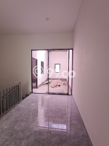 Rumah Elit Modern Tanpa Renovasi di Kalideres Jakarta Barat Rumah Elit Modern Tanpa Renovasi di Kalideres Jakarta Barat