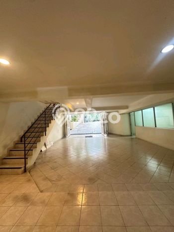 Hunian Bagus Disewakan di Pondok Indah, Jakarta Selatan LT 550m2, LB 600m2 Hunian Bagus Disewakan di Pondok Indah, Jakarta Selatan LT 550m2, LB 600m2