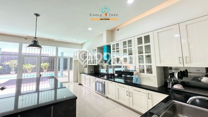 Jual Rumah Luas Elegan Dengan View Cantik di Tangerang Kota, Tangerang Jual Rumah Luas Elegan Dengan View Cantik di Tangerang Kota, Tangerang