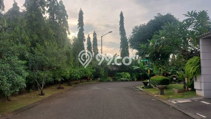 Rumah Berkualitas dengan 5 Kamar Tidur di Lingkungan Asri Summarecon Bekasi, Bekasi Rumah Berkualitas dengan 5 Kamar Tidur di Lingkungan Asri Summarecon Bekasi, Bekasi
