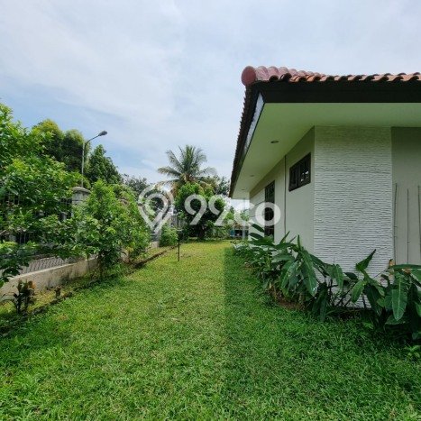 Ready to Use! Luxury House LT 895m2 Desain Elegan di Pabaton Ready to Use! Luxury House LT 895m2 Desain Elegan di Pabaton