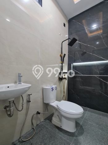 Siap Huni Hunian Elit 5 Kamar di Jagakarsa Dekat ke Mana Pun Siap Huni Hunian Elit 5 Kamar di Jagakarsa Dekat ke Mana Pun