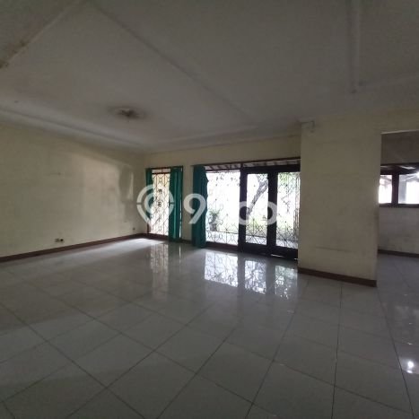 Rumah Strategis di Mekar Wangi, 3 KM, Area Tenang, LT 405m2m² Bangunan 400m2m² Rumah Strategis di Mekar Wangi, 3 KM, Area Tenang, LT 405m2m² Bangunan 400m2m²