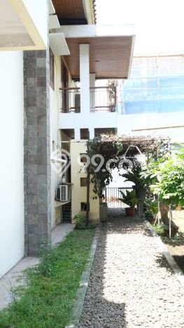 Rumah Elit Modern Tanpa Renovasi di Moch Toha Bandung Rumah Elit Modern Tanpa Renovasi di Moch Toha Bandung