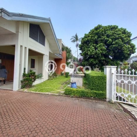 Rumah Elit Modern Tanpa Renovasi di Soekarno Hatta Bandung Rumah Elit Modern Tanpa Renovasi di Soekarno Hatta Bandung