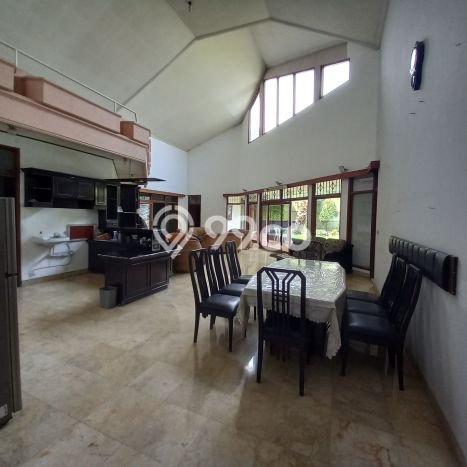 Rumah Elit Modern Tanpa Renovasi di Soekarno Hatta Bandung Rumah Elit Modern Tanpa Renovasi di Soekarno Hatta Bandung