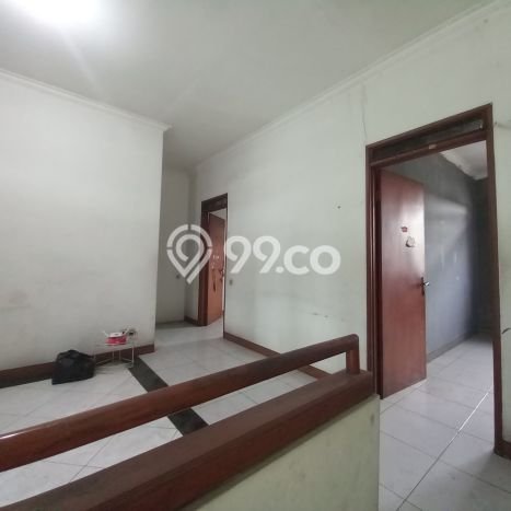 Rumah Strategis di Mekar Wangi, 3 KM, Area Tenang, LT 405m2m² Bangunan 400m2m² Rumah Strategis di Mekar Wangi, 3 KM, Area Tenang, LT 405m2m² Bangunan 400m2m²
