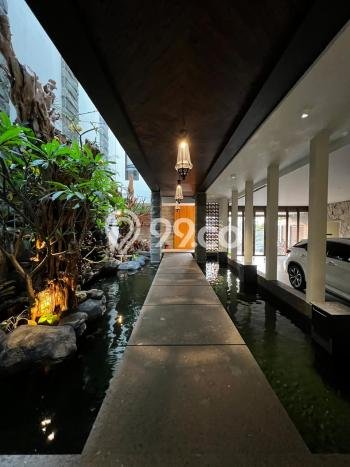 Rumah Elit Modern Tanpa Renovasi di Pantai Mutiara Jakarta Utara Rumah Elit Modern Tanpa Renovasi di Pantai Mutiara Jakarta Utara