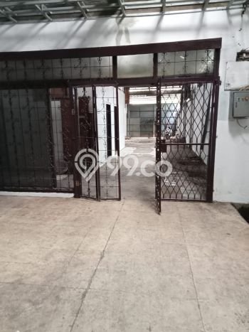 Unit Gudang Disewakan di Sudirman di Area Ramai & Strategis Unit Gudang Disewakan di Sudirman di Area Ramai & Strategis