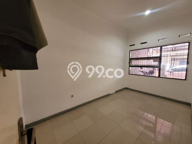 Rumah Luas Asri 3 KT Siap Pakai di Taman Kopo Indah Bandung Rumah Luas Asri 3 KT Siap Pakai di Taman Kopo Indah Bandung