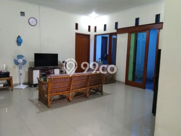 Disewakan! Rumah 5 Kamar Tidur &
3 Kamar Mandi di BKR, Bandung Disewakan! Rumah 5 Kamar Tidur &
3 Kamar Mandi di BKR, Bandung