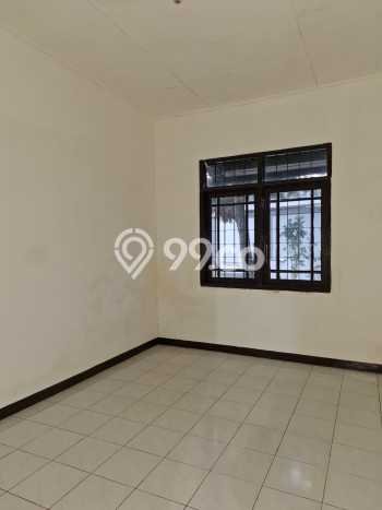 Rumah Asri area Kopo Permai, 5 KT, Luas 400m2m² Bangunan 380m2m² Rumah Asri area Kopo Permai, 5 KT, Luas 400m2m² Bangunan 380m2m²