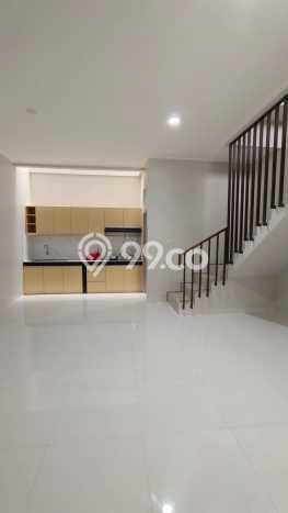 For Sale Rumah 3 Kamar Lokasi Ideal Nyaman dan Strategis di Taman Kopo Indah For Sale Rumah 3 Kamar Lokasi Ideal Nyaman dan Strategis di Taman Kopo Indah
