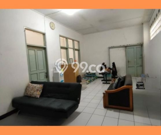 Ruko Disewakan di Sudirman, Luas 295m², Lokasi Komersial Ruko Disewakan di Sudirman, Luas 295m², Lokasi Komersial
