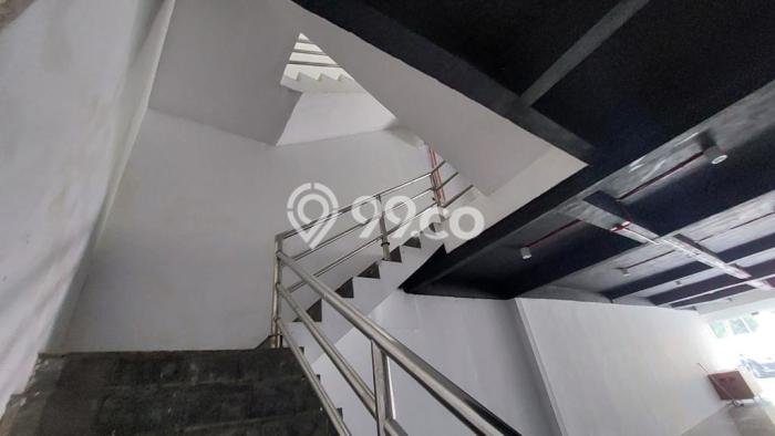 Ruko untuk Disewa di Pusat Jakarta Selatan Luas Bangunan 300m2 Ruko untuk Disewa di Pusat Jakarta Selatan Luas Bangunan 300m2