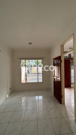 Lokasi terbaik! Rumah siap huni dikontrakkan di Kelapa Gading LB 200m2 Lokasi terbaik! Rumah siap huni dikontrakkan di Kelapa Gading LB 200m2