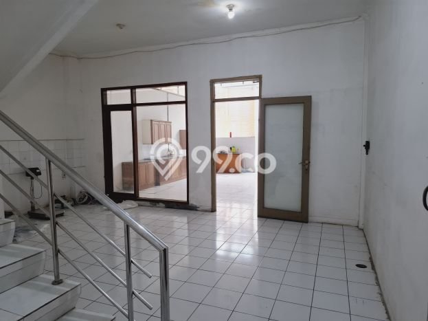 PRIME LOCATION! Ruko Kawasan Holis Cigondewah, Luas 250m², Area Ramai, Ready Untuk Digunakan PRIME LOCATION! Ruko Kawasan Holis Cigondewah, Luas 250m², Area Ramai, Ready Untuk Digunakan
