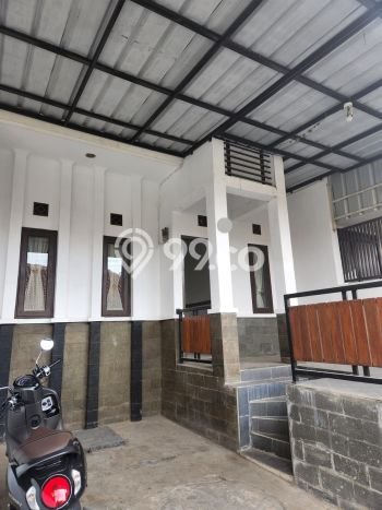 Rumah 2 KT 1 KM di Kawasan Cihanjuang, Bandung Rumah 2 KT 1 KM di Kawasan Cihanjuang, Bandung