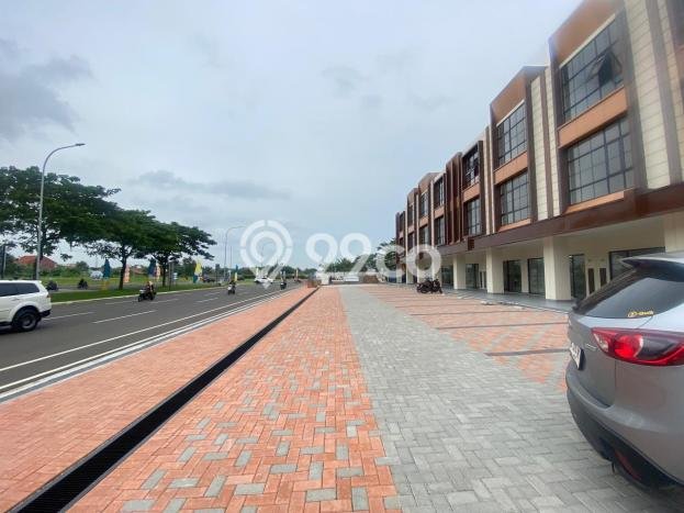 Unit Ruko Paling Strategis di Cakung Jakarta Timur dengan LB 320m2 Unit Ruko Paling Strategis di Cakung Jakarta Timur dengan LB 320m2